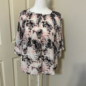 Beautiful vintage dress blouse. Size M.